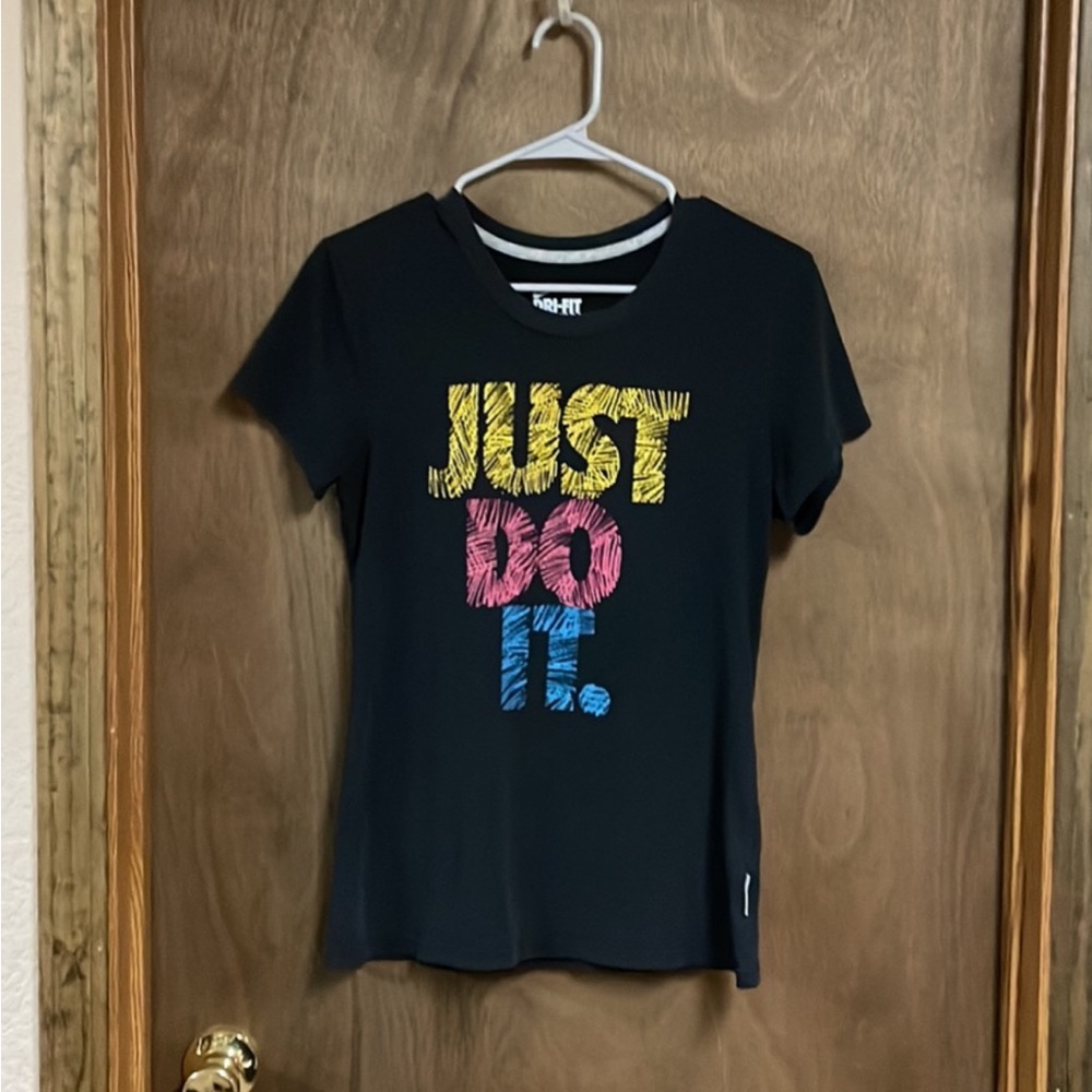 Nike Short Sleeve Shirt Medium